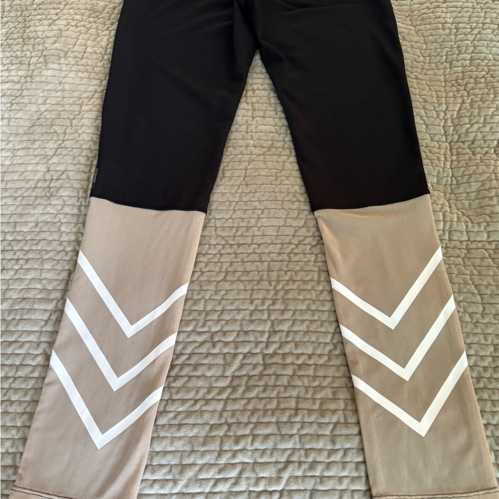 NWOT Women’s Active Legging With Mesh Detail (Size Medium)